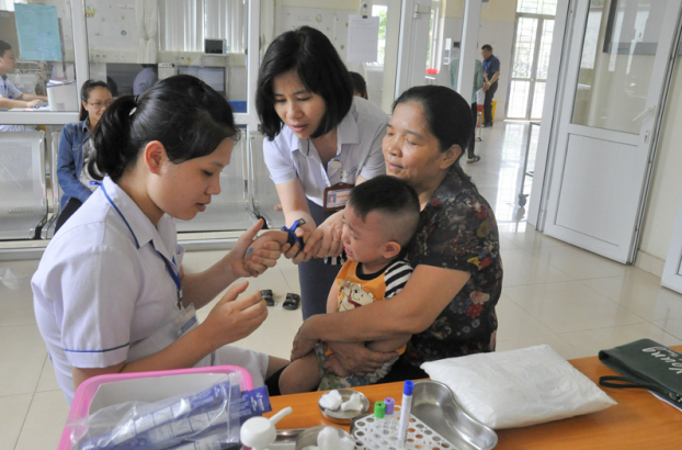 Tiêm vacxin để phòng ngừa dịch cúm mùa cho trẻ