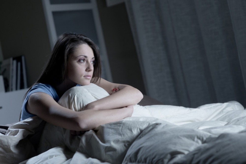 Rosuvastatin có thể gây ra tác dụng phụ như khó ngủ ngủ không sâu giấc