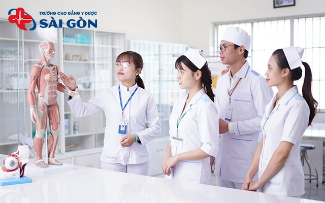 Ngành Điều dưỡng mở ra cơ hội việc làm cho nhiều nam giới
