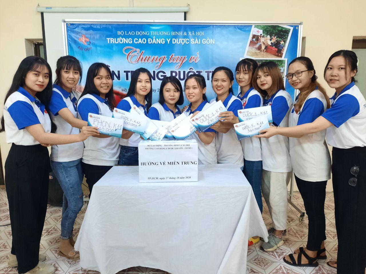 Trường Cao đẳng Y Dược Sài Gòn chung tay ủng hộ đồng bào Miền Trung