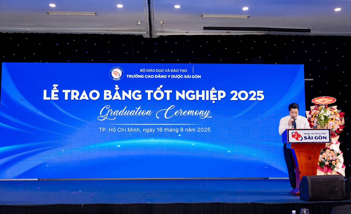 trao bằng tốt nghiệp 2025