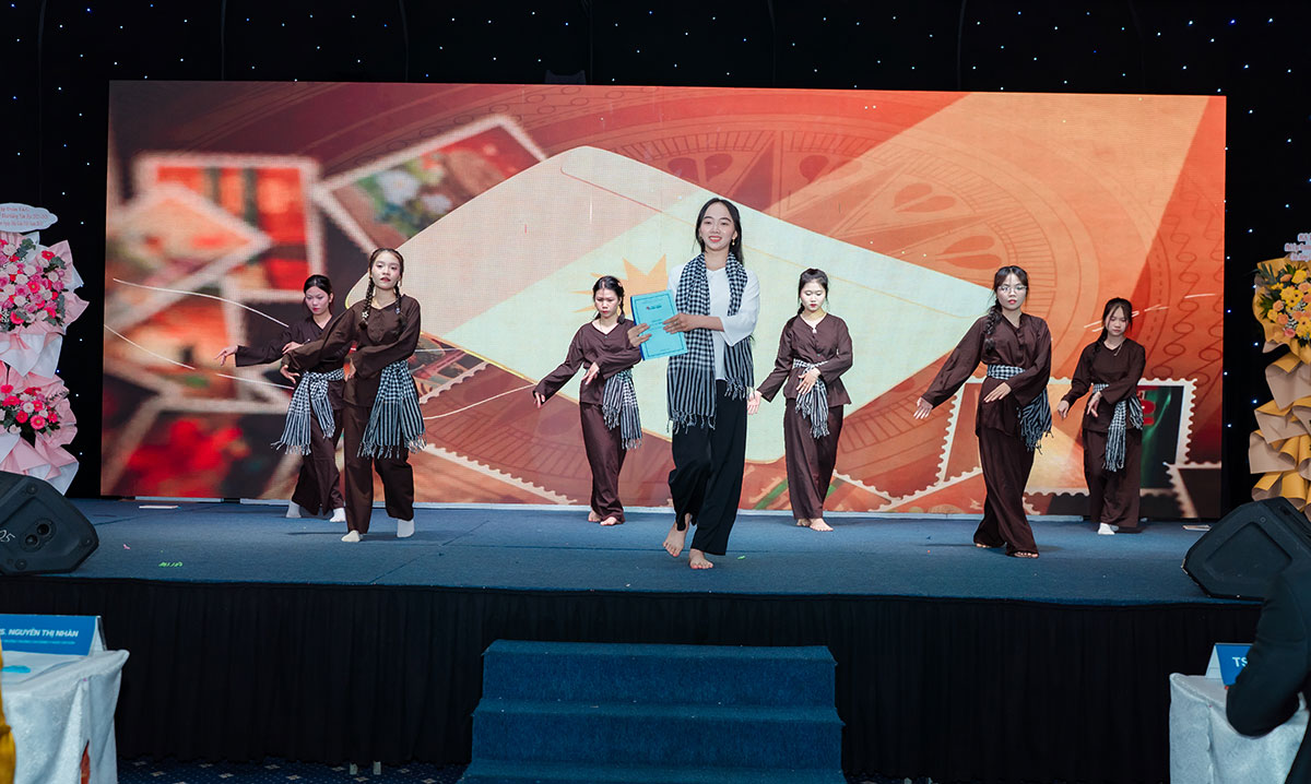 giao lưu văn nghệ chào mừng ngày 20/11