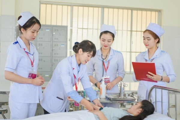 Điều dưỡng Cao đẳng là hạng mấy? Vị trí, vai trò của Điều dưỡng Cao đẳng?