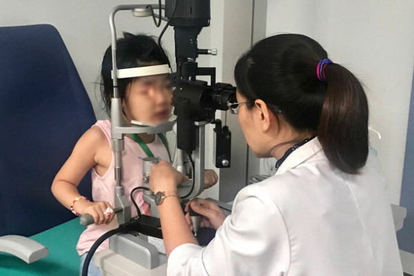 3 triệu trẻ Việt mắc tật khúc xạ