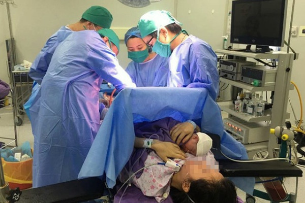 30 tuổi đã mắc ung thư đại tràng, thai phụ vẫn quyết giữ con