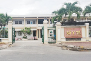 ca-mau-nhieu-bac-si-nghi-viec-o-benh-vien-cong-vi-thu-nhap