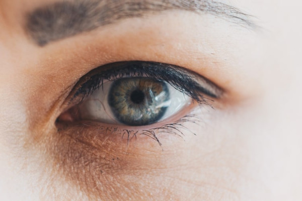 Các dấu hiệu nhận biết khi bị rách giác mạc