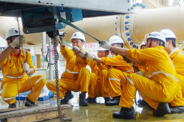 Con gái có nên học ngành kỹ thuật Dầu khí hay không?