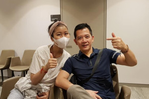 con-gai-dao-dien-nhung-ngon-nen-trong-dem-qua-doi-sau-2-nam-chong-choi-ung-thu