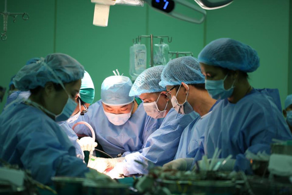 Giành lại cuộc sống cho bệnh nhân ung thư gan qua 2 cuộc phẫu thuật liên tiếp