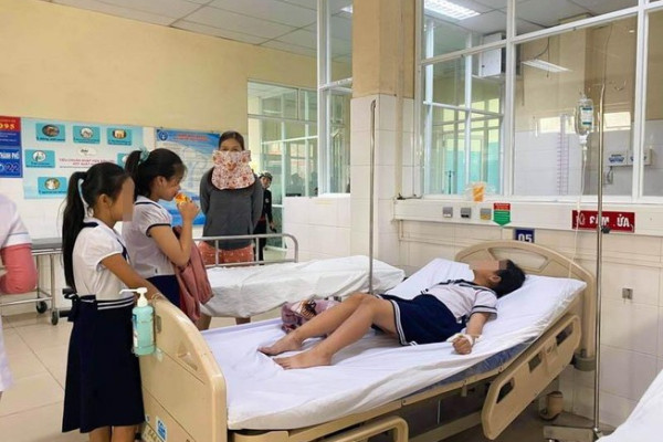 Hàng chục học sinh Đà Nẵng nhập viện vì chơi đồ chơi lạ