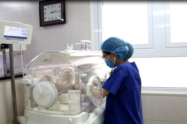 Hành trình mang thai và 76 ngày giành giật sự sống cho bé sinh non chỉ nặng 600gram