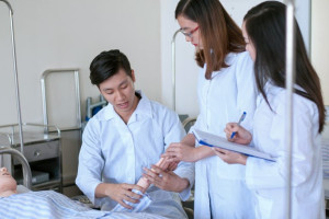 hoc-bo-tuc-van-hoa-co-xet-tuyen-cao-dang-dieu-duong-duoc-khong