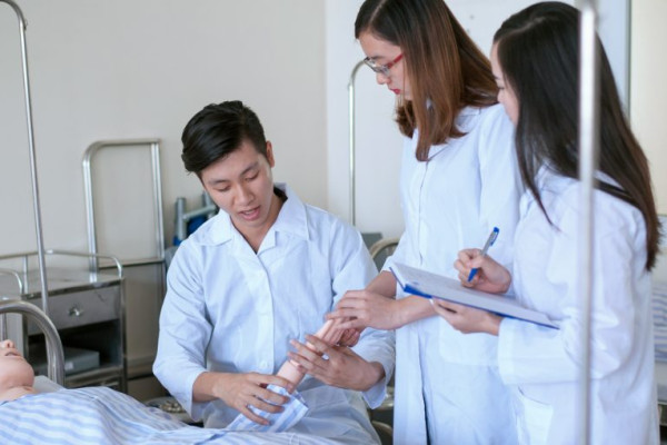 Tốt nghiệp bổ túc văn hóa có xét tuyển Cao đẳng Điều dưỡng được không?