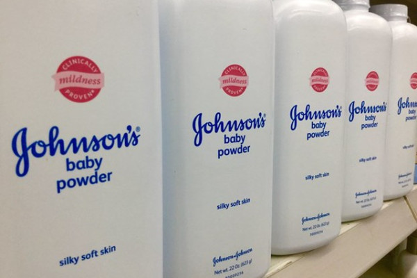Johnson & Johnson bồi thường tiền tỷ do sản phẩm chứa chất gây ung thư