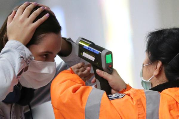 Nắng hè có "diệt" được virus corona?