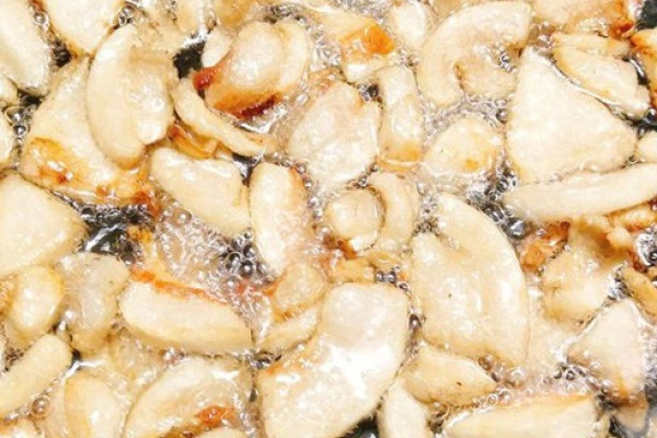 Người Việt có sai lầm lớn nhất là không ăn mỡ lợn?