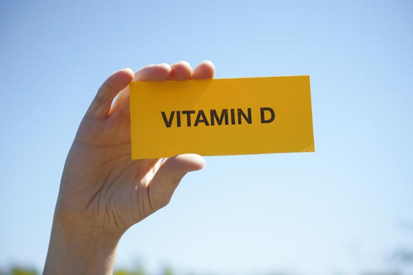 Những người có lượng vitamin D thấp dễ tử vong vì virus SARS-CoV-2 hơn