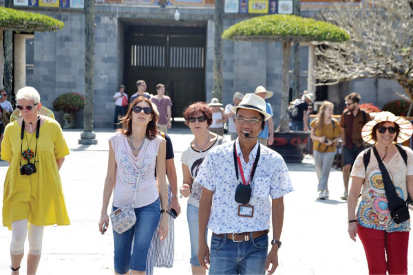 Những thuận lợi và khó khăn của nghề Hướng dẫn viên du lịch