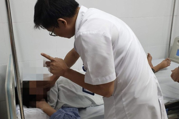 Nữ bệnh nhân 13 tuổi bị mù mắt sau tiêm filler nâng mũi giá 2 triệu đồng