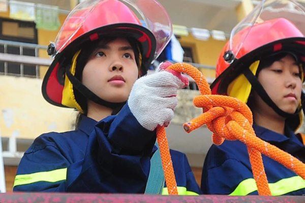 Nữ học Phòng cháy chữa cháy ra làm gì?