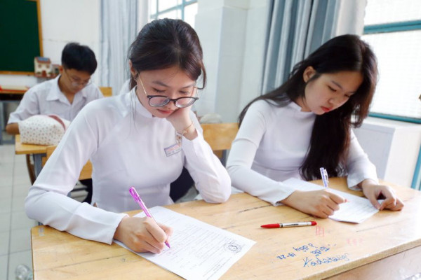 Chốt phương án thi tốt nghiệp THPT 4 môn từ 2025, không bắt buộc thi Ngoại ngữ