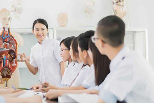 Năm 2025 muốn học ngành Dược phải xét tuyển theo tổ hợp môn nào?