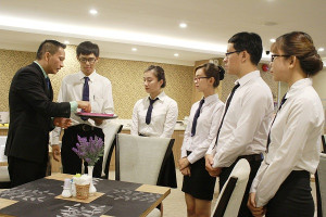 tong-hop-cac-truong-co-nganh-quan-tri-khach-san-tai-ha-noi-va-tphcm