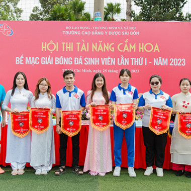 Trường Cao đẳng Y Dược Sài Gòn tổ chức Hội thi tài năng cắm hoa kỷ niệm 92 năm Đoàn Thanh niên Cộng sản HCM (26/3/1931 - 26/3/2023)