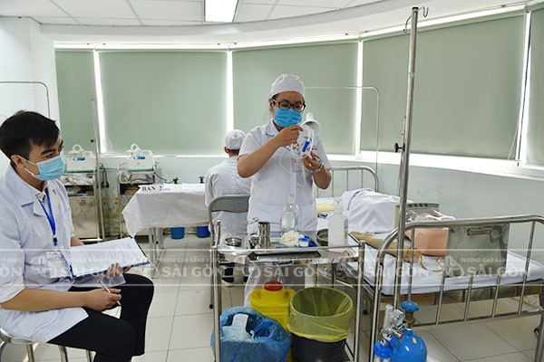 Trường Cao đẳng Y Dược Sài Gòn tổ chức thi thực hành tốt nghiệp Cao đẳng hệ chính quy cho sinh viên khóa 11
