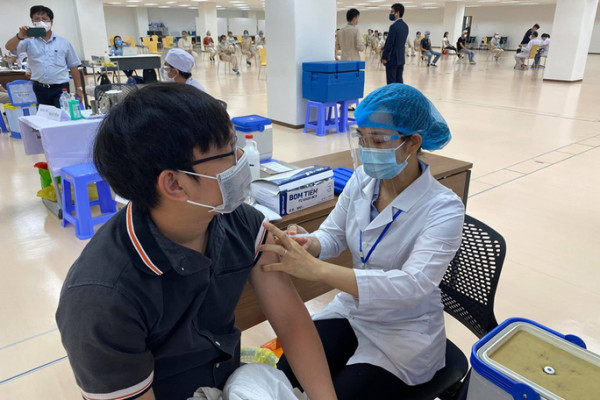 Việt Nam lập kỷ lục với hơn 2 triệu mũi tiêm vắc-xin COVID-19 trong 1 ngày