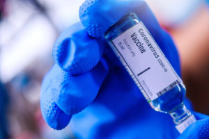 ai-duoc-tiem-vacxin-covid-19-truoc-tien