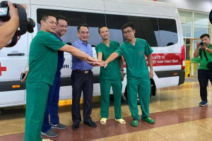 bac-si-chia-se-cam-xuc-truoc-khi-don-hang-tram-cong-dan-nhiem-covid-19-ve-nuoc