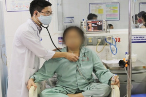 bong-dung-kho-tho-tuc-nguc-nguoi-phu-nu-phat-hien-bi-ung-thu-phoi-di-can