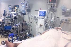 co-gai-23-tuoi-nhiem-ncov-nguy-kich-do-chua-tiem-vaccine-va-beo-phi