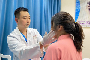 co-gai-co-ca-buong-trung-va-tinh-hoan