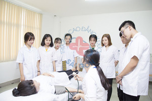 con-trai-co-hoc-cao-dang-dieu-duong-duoc-khong