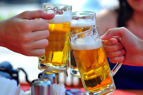 Hệ lụy do việc sử dụng rượu bia quá độ của giới trẻ hiện nay