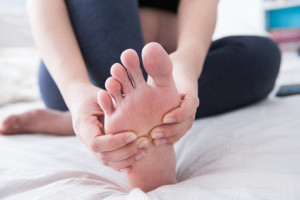 lam-sao-de-dieu-tri-hoi-chung-chan-khong-nghi