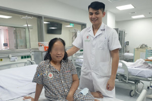 nguoi-phu-nu-o-ha-noi-ngung-tim-sau-1-vet-dot-cua-con-trung