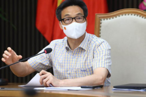 pho-thu-tuong-vu-duc-dam-yeu-cau-khan-truong-tiem-vac-xin-cho-nguoi-duoi-18-tuoi