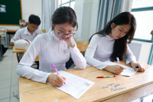 phuong-an-thi-tot-nghiep-thpt-2025-chat-luong-gon-nhe