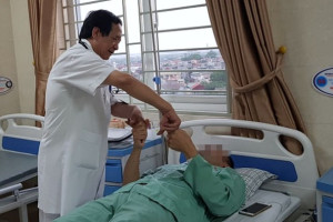 tam-nuoc-lanh-sau-khi-tap-the-duc-nguoi-dan-ong-49-tuoi-bi-dot-quy