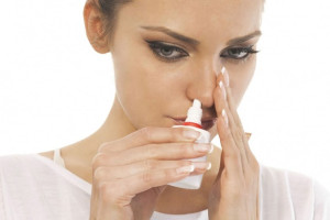 thuoc-azelastine-cong-dung-tac-dung-phu-cach-su-dung