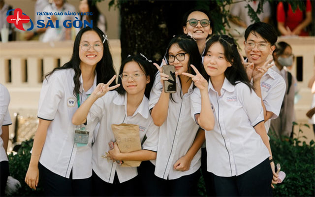 Khối D02 bao gồm những môn học, ngành, trường gì?