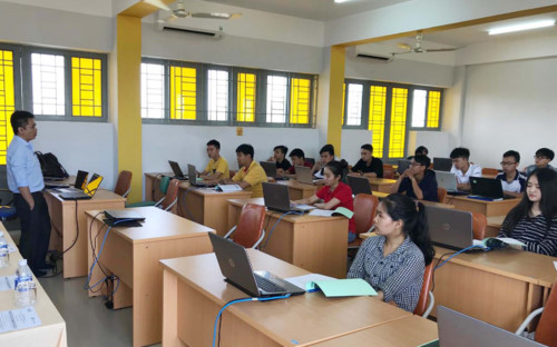 N&ecirc;n chọn trường đại học, cao đẳng uy t&iacute;n để học hệ tại chức