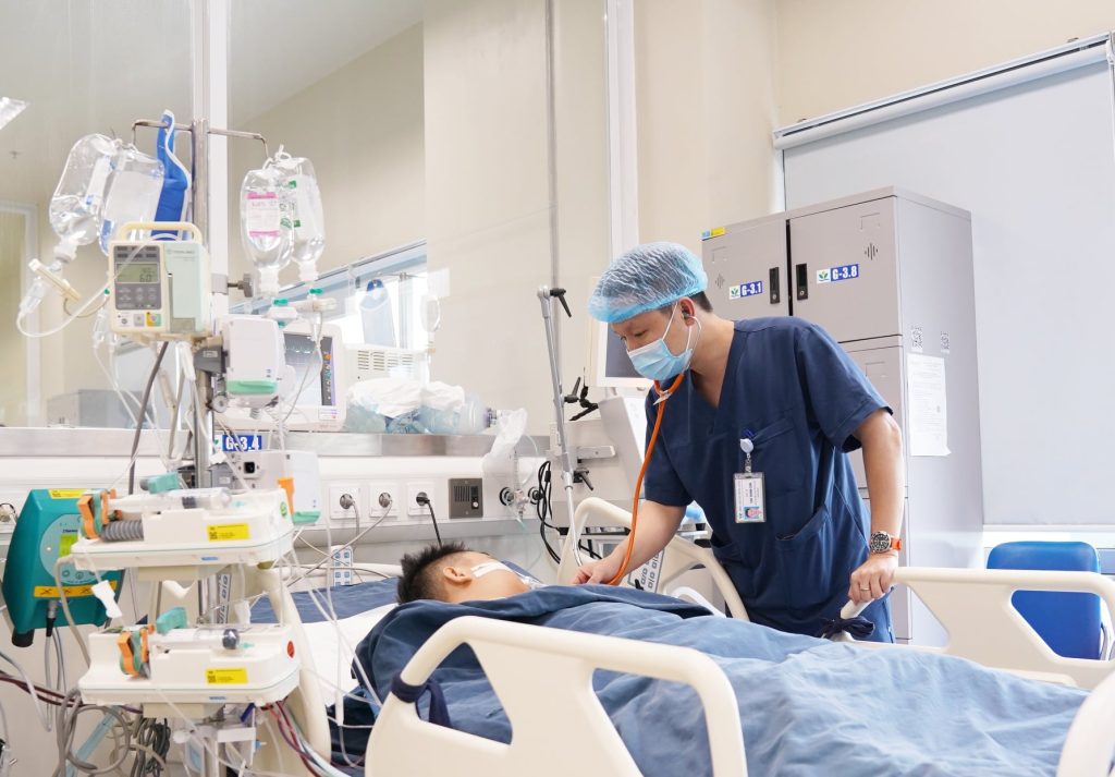 Bé trai 15 tuổi co giật tím tái toàn thân vì ngộ độc cần sa