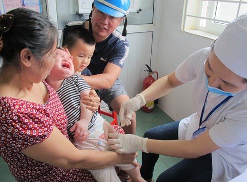 Bệnh dịch sẽ quay lại nếu để lỡ thời gian tiêm chủng cho con