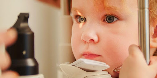 Bệnh U nguyên bào võng mạc có những dấu hiệu nào để nhận biết?