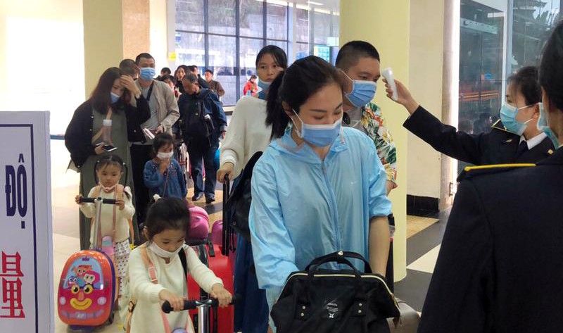 Bộ Y tế hướng dẫn tạm thời giám sát người nhập cảnh vào Việt Nam